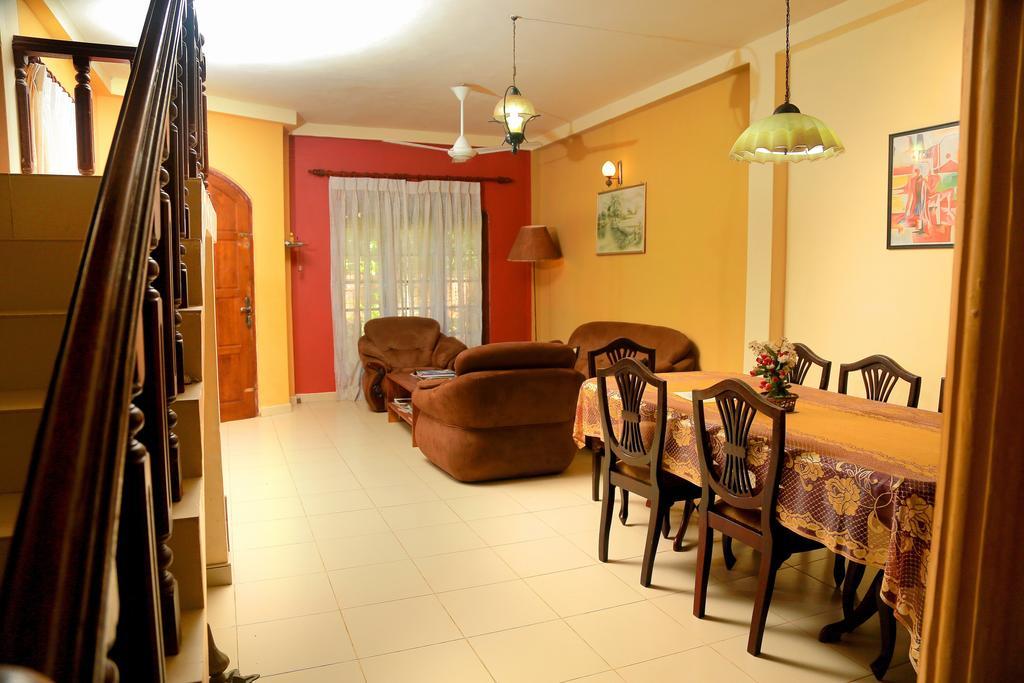 Holiday Nest Bed & Breakfast Wadduwa Dış mekan fotoğraf